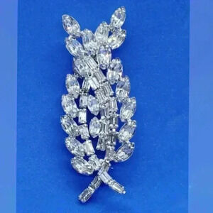 Vintage Juliana D&E Brooch Clear Rhinestone Twisted Leaf Clear Stones Confirmed